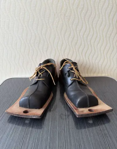 koji kuga wooden platform derbies