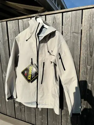 Arc'teryx Alpha SV Gore-Tex Jas 2023 - ongedragen