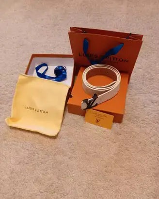 Cintura Louis Vuitton – Bianca con Fibbia Nera