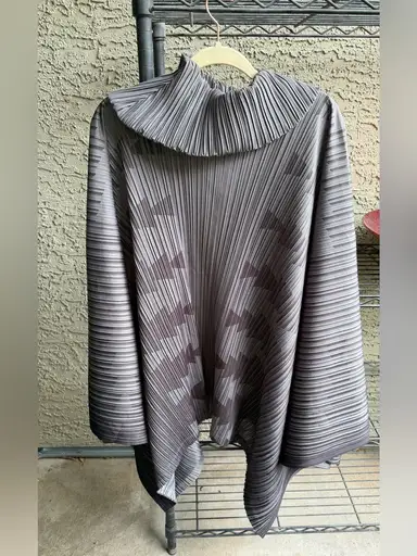 Pleats Please Issey Miyake Gray Pleated Cowl Neck Poncho Top Size 5 Avant-Gard