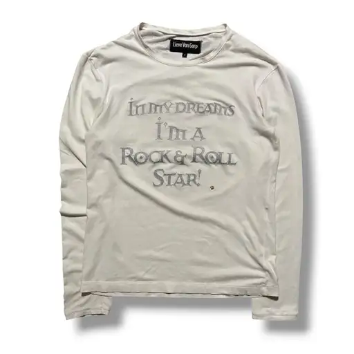 Lieve Van Gorp AW00 Rock & Roll Star Longsleeve T-Shirt

Features a print with the text “in my dreams I’m a rock & roll star!” along with glitter on the bold font. Fits like a medium. Small holes near tag area. Back says “But I cant sing!” Tagged size 1