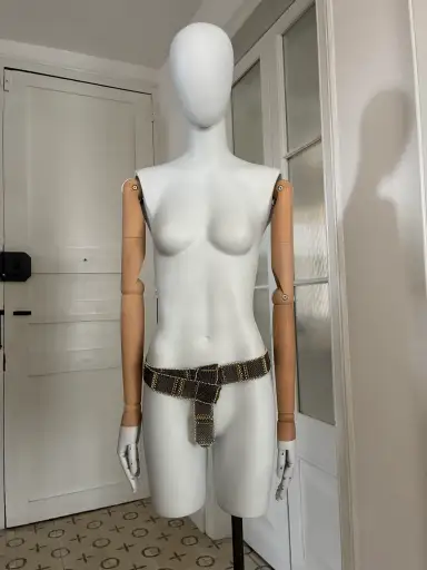 Chanel pre-fall 2011 Trompe l’oeil belt
