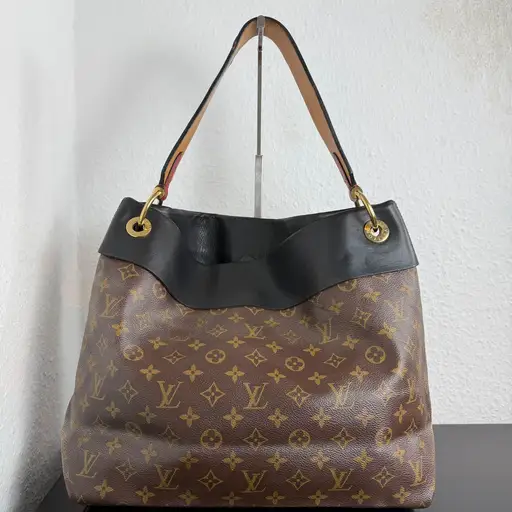 Louis Vuitton Tuileries Hobo