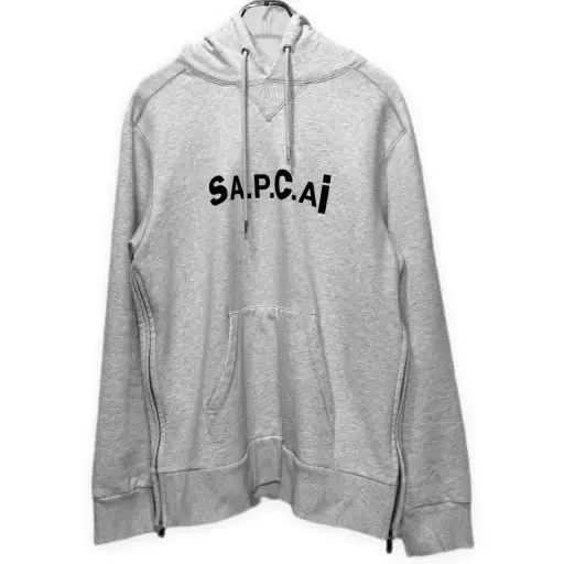 A.P.C. × sacai 21SS HOODIE TAIYO サイドジップデザインロゴプリントスウェットプルオーバーパーカー フーディ トップス 21E2-C0E0N-M27655 アーペーセー サカイ メンズ