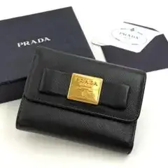 ✨ABランク✨　PRADA ミニ財布　サフィアーノ　リボン　プレート　三つ折り