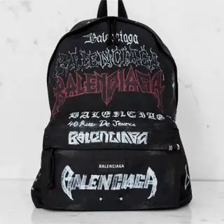 現行モデル 美品 バレンシアガ エクスプローラー バックパック DIY メタル BALENCIAGA バレンシアガ(BALENCIAGA)のメンズのバッグ(バッグパック/リュック)の商品詳細ページへのリンク