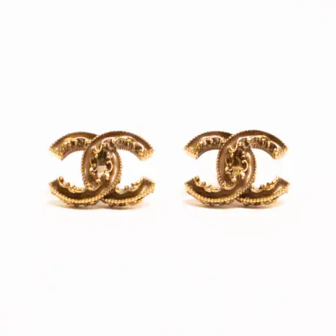 Chanel oorbellen piercings