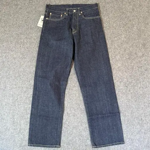 Blue Blue Japan PP02 Raw Indigo Selvedge Denim Wide Jeans Mens 30x30 Japan NWT

Blue Blue Japan raw indigo denim jeans offer a timeless straight-leg silhouette crafted from premium 100% cotton. These Japanese selvedge trousers feature a classic five-pocket design, contrast stitching, and a branded leather waist patch. The deep indigo dye ages beautifully, developing unique fades over time. A button fly and sturdy construction ensure long-lasting wear, making these a staple for any heritage-inspired wardrobe.

Brand: Blue Blue Japan
Model: PP02
Material: 100% Cotton
Color: Deep Indigo
Origin: Made in Japan
Fit: Straight Leg
Closure: Button Fly
Pocket Styling: 5-Pocket
Detailing: Red Selvedge ID
Waist: 30
Hardware: Copper Rivets
Patch: Leather

Keywords: Selvedge, Raw Denim, Heritage, Workwear, Japanese Denim, Indigo Dye, Rugged, Durable, Capsule Wardrobe

Please reach out with any questions you have

#Fall