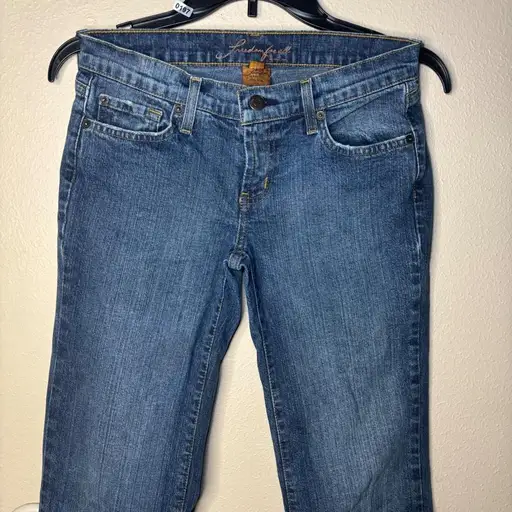 Freedom For All Womens Jeans Size 5/27 Medium Wash Stretch Denim Y2K

Freedom For All women's jeans, tagged size 5/27. Medium blue wash with faded/whiskered finish, contrast stitching and classic five-pocket design. Preowned condition with normal signs of wear. Please see photos and measurements for fit.

#Y2K