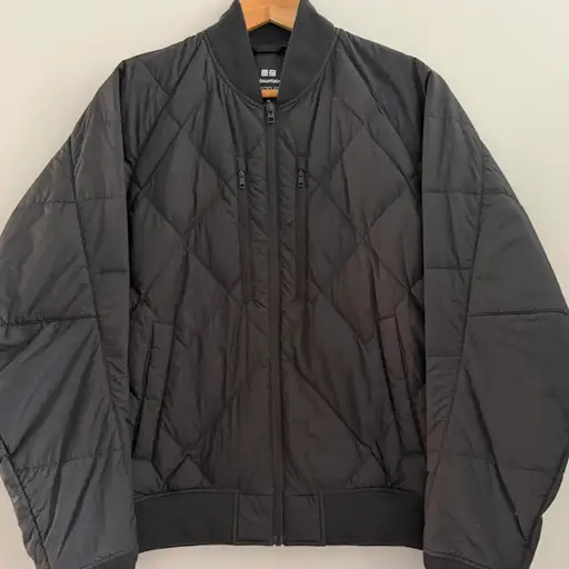 Black quilted diamond pattern bomber jacket from Uniqlo x White Mountaineering

Recycled down jacket, hybrid construction 
XS 
Unisex 
Black, diamond quilted, streetwear bomber style, two zipped front pockets 
Great all year round jacket, light enough for warmer days, keeps you warm when colder 

Pit to pit: approx 21-22”
Length: 25” approx 

Fit me as UK 8-10 women’s 

Some minor marks and light bobbling on hem & cuffs, it’s hand wash only so will be spot cleaned and de-bobbled before postage. 


Size XS. #bomber #white-mountaineering #uniqlo #quiltedjacket