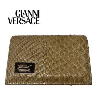 【希少 レア】ヴェルサーチ VERSACE リアルレザー パイソン 蛇革 カードケース ジャンニヴェルサーチ(Gianni Versace)のレディースのファッション小物(名刺入れ/定期入れ)の商品詳細ページへのリンク