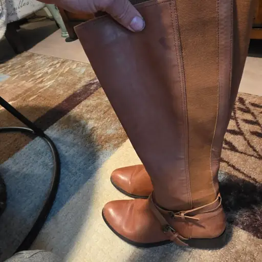 Tan leather knee-high boots with buckles #kneehighboots