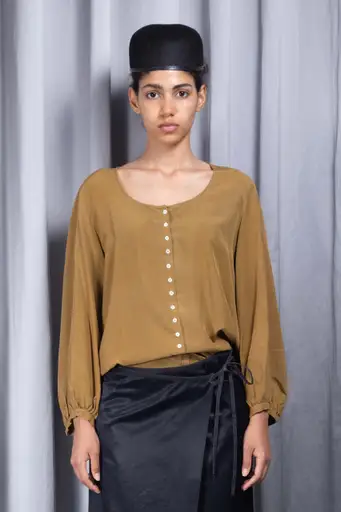 PRADA
 Raw silk blouse
 1990s
480,00
€