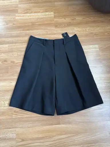 AMI Paris Pleated Tailored Bermuda Shorts - Black Size 42