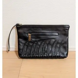 ALEXANDER MCQUEEN クラッチバッグ 骨 ボーン ブラック 黒 アレキサンダーマックイーン(Alexander McQueen)のメンズのバッグ(セカンドバッグ/クラッチバッグ)の商品詳細ページへのリンク