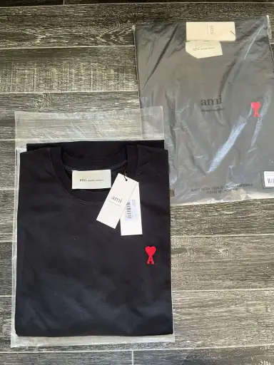 Ami Paris – T-shirt – Neuf avec étiquette – Authentique