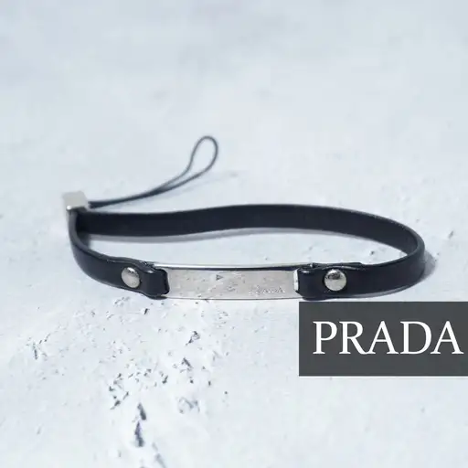 【PRADA】プラダ ロゴプレートレザーストラップ silver & black