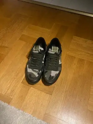 Valentino | 44