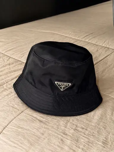 bucket hat prada original preto  usado 1x