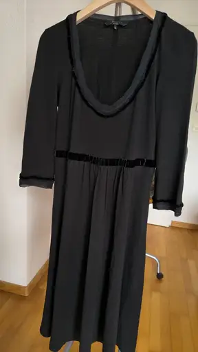 Weekend MaxMara Kleid chwarz Wolle, Grösse M gebraucht