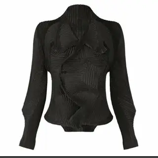 A-POC ABLE　ISSEY MIYAKE TYPE-O 003 黒 エイポックエイブルイッセイミヤケ(A-POC ABLE ISSEY MIYAKE)のレディースのトップス(カーディガン)の商品詳細ページへのリンク