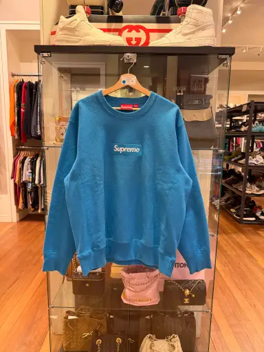 Supreme Bogo Crewneck -
Light blue