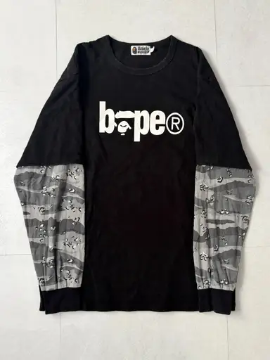 "A bathing ape"camo design layered long sleeve