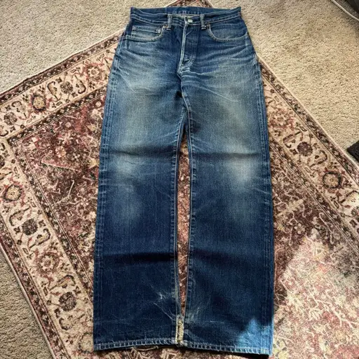 'Blue 'Blue' Selvedge Jeans

Great fading throughout! Honeycombing on back knees and button fly. Please note the slits along leg opening.

Accurate Measurements :
Waist: 28”
Inseam: 30"
Leg Opening: 8”
Rise: 10”
Thigh: 10.5”
Outseam: 41"

Please note:
These are an older pair of jeans and naturally, there may be some flaws throughout and I’ve done my best to emphasize any, but I highly encourage you to message me with any questions or concerns you may have!

Thank you for your kindness in looking!
