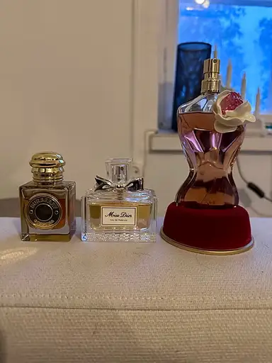 Naisten hajuvesipullot Jean Paul Gaultier ym.