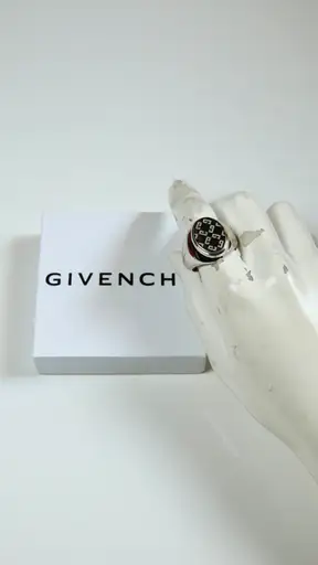 「GIVENCHY」