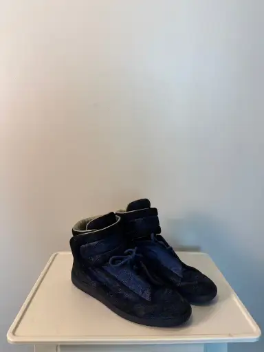 Maison Margiela blue glitter paint