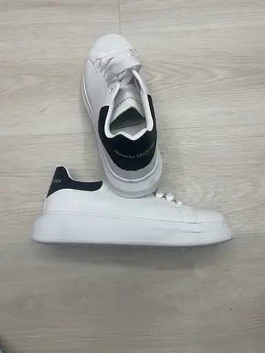 Alexander McQueen sneakers str 43 hvit skinn