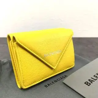 極美品 BALENCIAGA ペーパーミニウォレット 391446 イエロー 三つ折り財布 136 バレンシアガ(BALENCIAGA)のレディースのファッション小物(財布)の商品詳細ページへのリンク