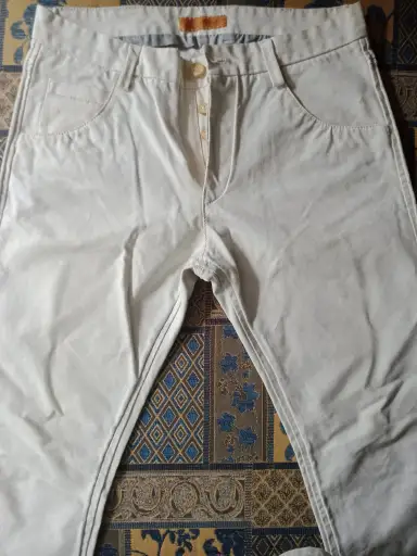 A rare white Layer-0 cotton canvas pants!