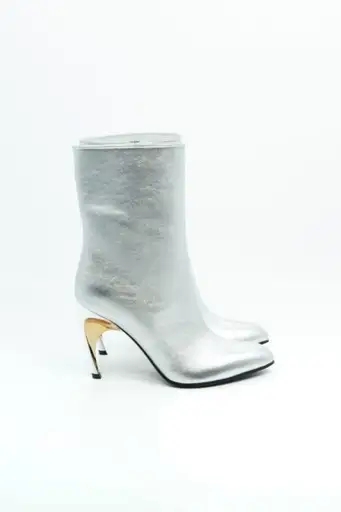 Alexander McQueen „Armadillo Metallic“ Stiefeletten in Silber und Gold
