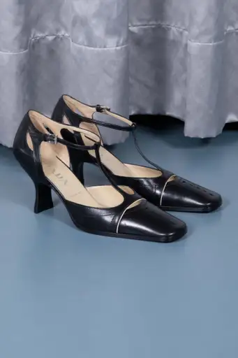 PRADA
 T-bar pumps
 S/S 2000
420,00
€