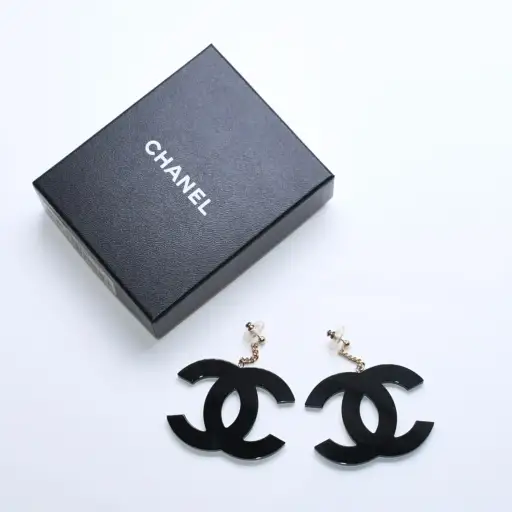新品同様 CHANEL シャネル ココマーク ピアス 両耳 ジャンボ CC ヴィンテージ 01A刻印 プラスチック メタル ブラック ゴールド金具 中古 4a008606
