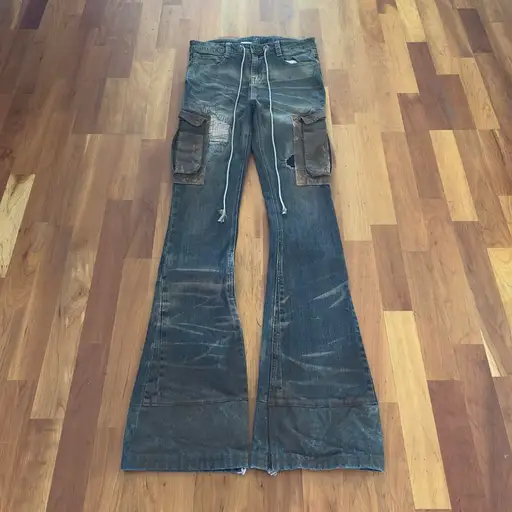 Dreor Light Blue Mudwash Flared Cargo Jeans
30x33.5 
9.25 thigh 
10 leg opening 
$100


upworked from thrifted denim, with a flared silhouette and rough material. Inspired by the fit of Tornado mart, Rick Owen's, Balenciaga, Kmrii, LGB, ifsixwasnine, 14th addiction, GOA, Japanese Denim, etc.
#tornadomart #archive #ifsixwasnine #bootcut #flaredjeans