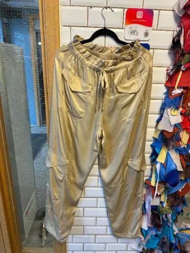 *Ganni silkibuxur beige/gylltar