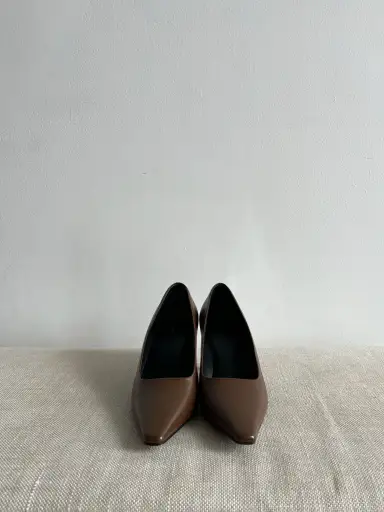 THE ROW KITTEN PUMP