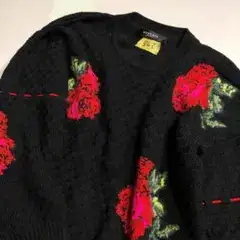 VERSACE ヴェルサーチェ　近年　花柄　ローズ柄 ニット セーター 黒