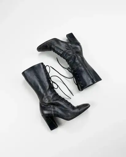 MIU MIU
f/w 2001 lace-up boots
3.900 DKK