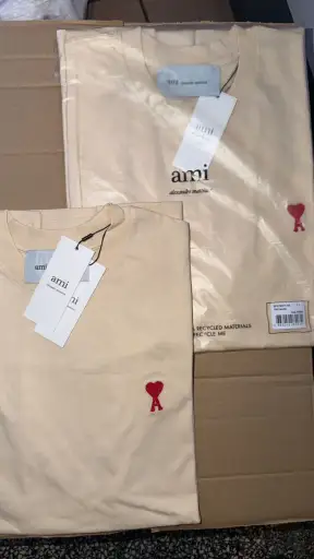 Ami Paris – T-shirt – Neuf avec étiquette – Authentique