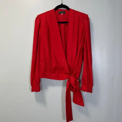 Vintage Marigar Terrassa Red Jacquard Wrap Blouse Top Size 8 Festive Holiday

Vintage Marigar Terrassa Red Jacquard Wrap Blouse Top Size 8

• Vintage jacquard fabric with subtle floral pattern
• Surplice wrap front with side tie closure
• Long sleeves with button cuffs
• Padded shoulders for a structured silhouette
• Elasticized back hem for a tailored fit
• Vibrant red colorway

This item is in excellent used condition.

Measurements:
• Pit to Pit: 21in (42in around)
• Length: 23in

vintage, jacquard, wrap top, red blouse, 80s style, 90s style, evening wear, holiday, festive, marigar terrassa

#Party #80s #90s #Chic #Office