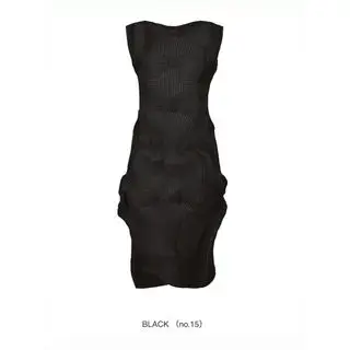 A-POC ABLE ISSEY MIYAKE TYPE-O 003 BK エイポックエイブルイッセイミヤケ(A-POC ABLE ISSEY MIYAKE)のレディースのワンピース(ひざ丈ワンピース)の商品詳細ページへのリンク