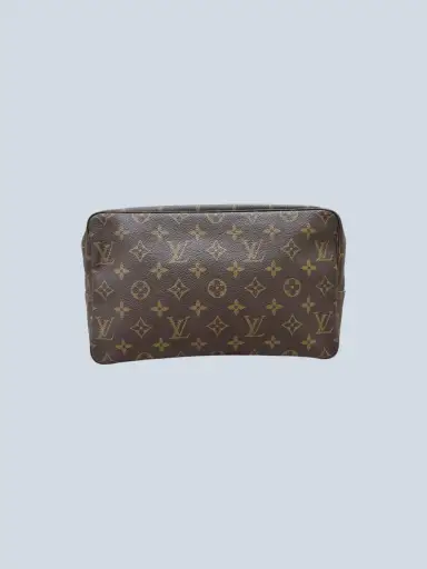 Louis Vuitton
 beauty Toilette 28 in Monogram canvas and leather.