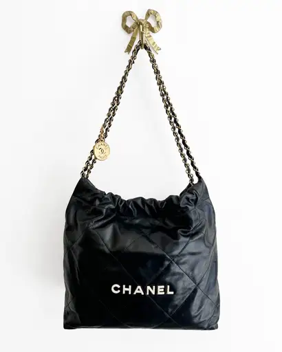 Chanel 22 Small bag in shiny black calfskin & gold hardware