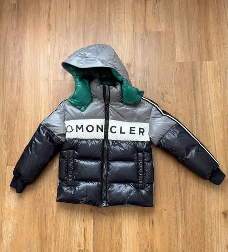 Moncler Daunenjacke gebraucht guter Zustand