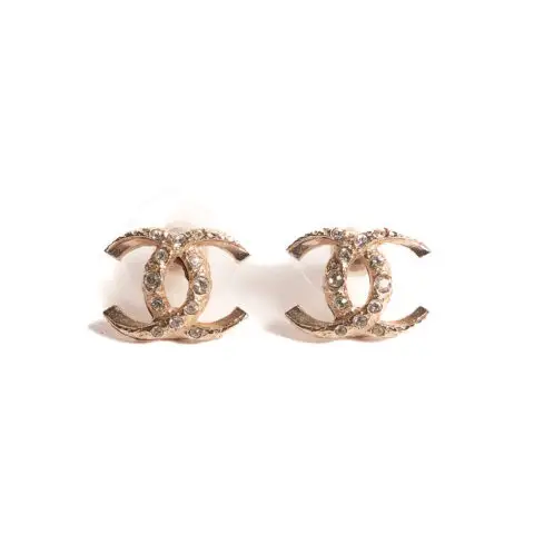 Chanel oorbellen piercings