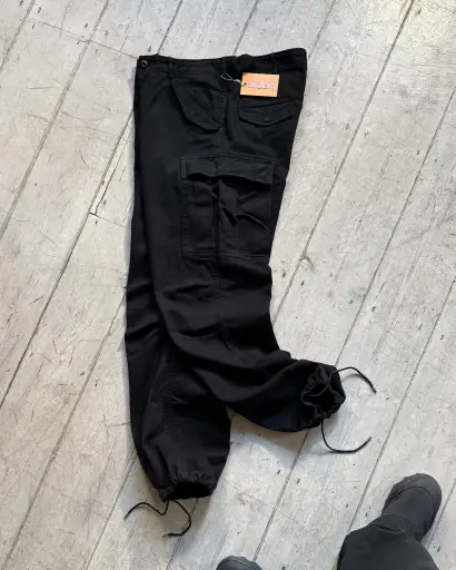 2007 Black Knee Darted Cargo Pants  (~30~)